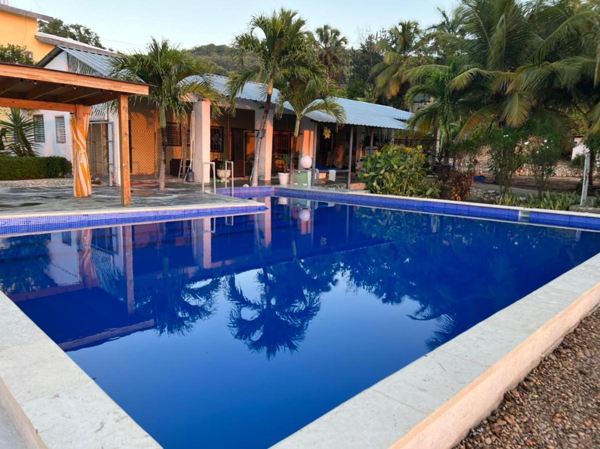 Hotel Al Mare Barahona Екстериор снимка