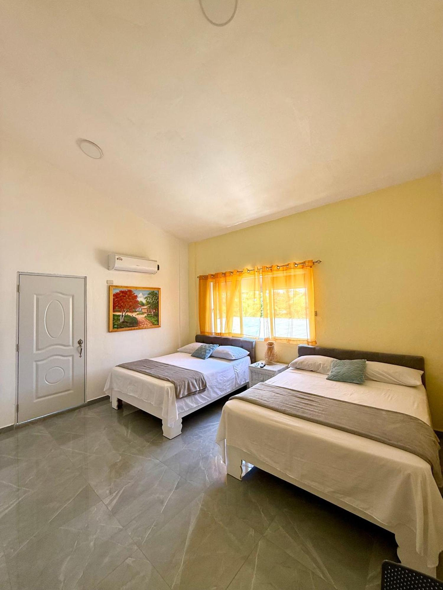 Hotel Al Mare Barahona Екстериор снимка