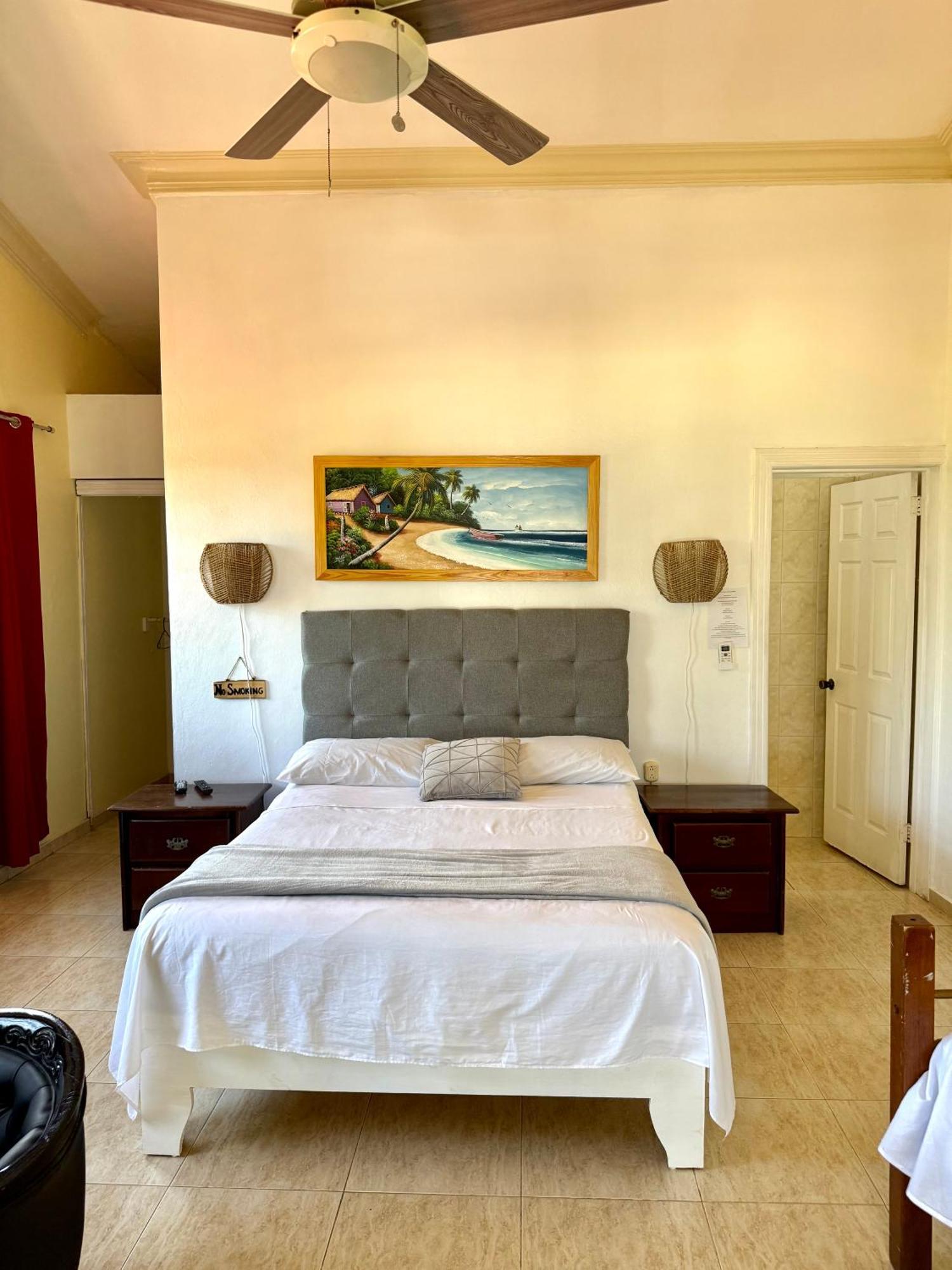 Hotel Al Mare Barahona Екстериор снимка