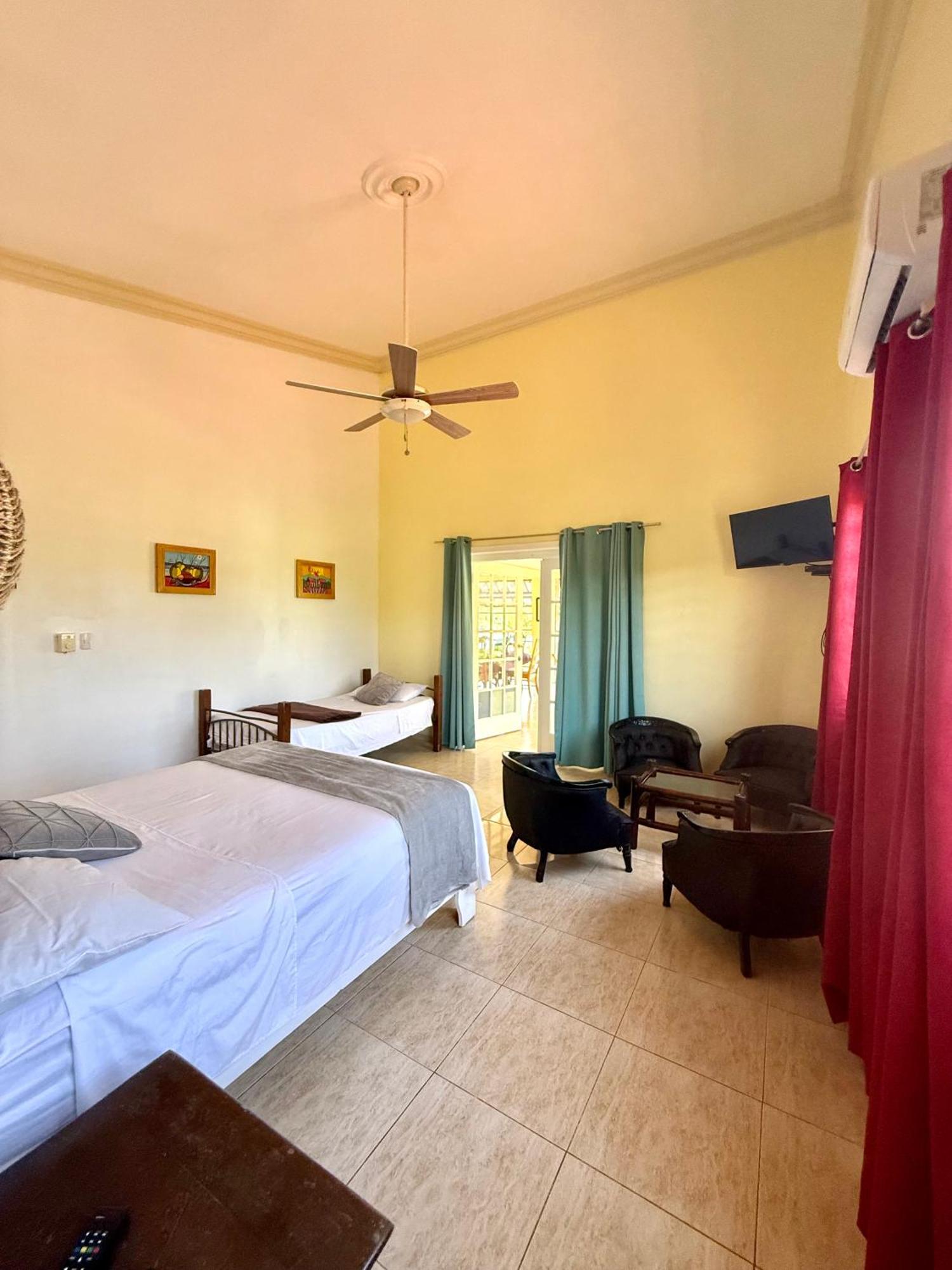Hotel Al Mare Barahona Екстериор снимка