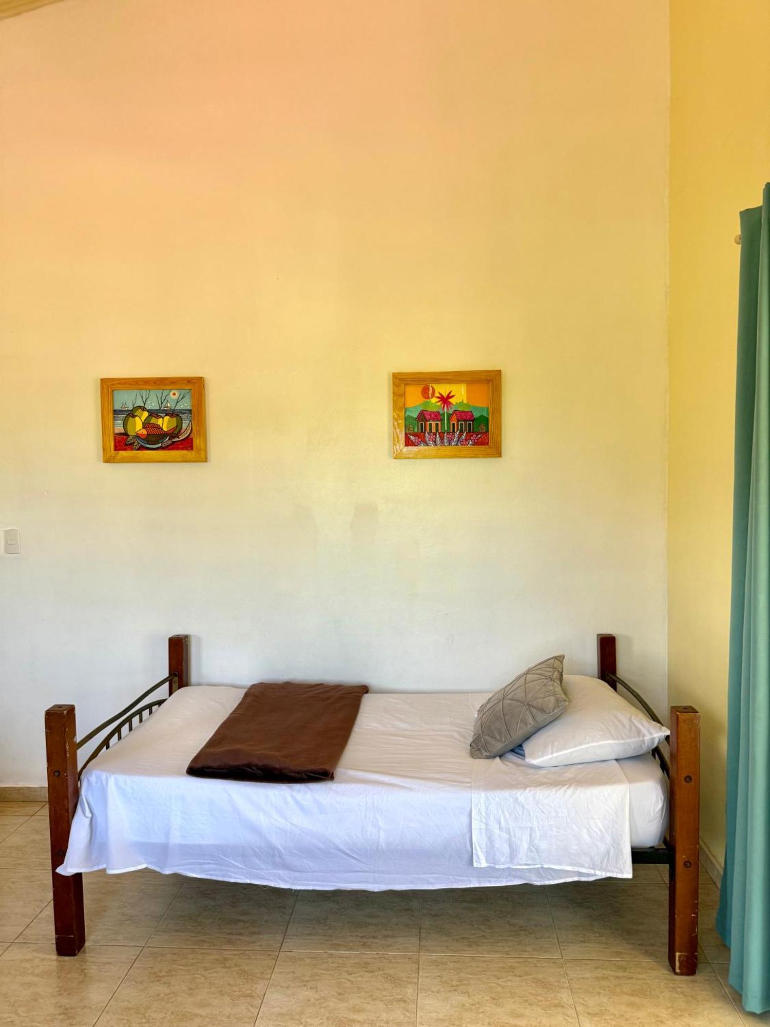 Hotel Al Mare Barahona Екстериор снимка