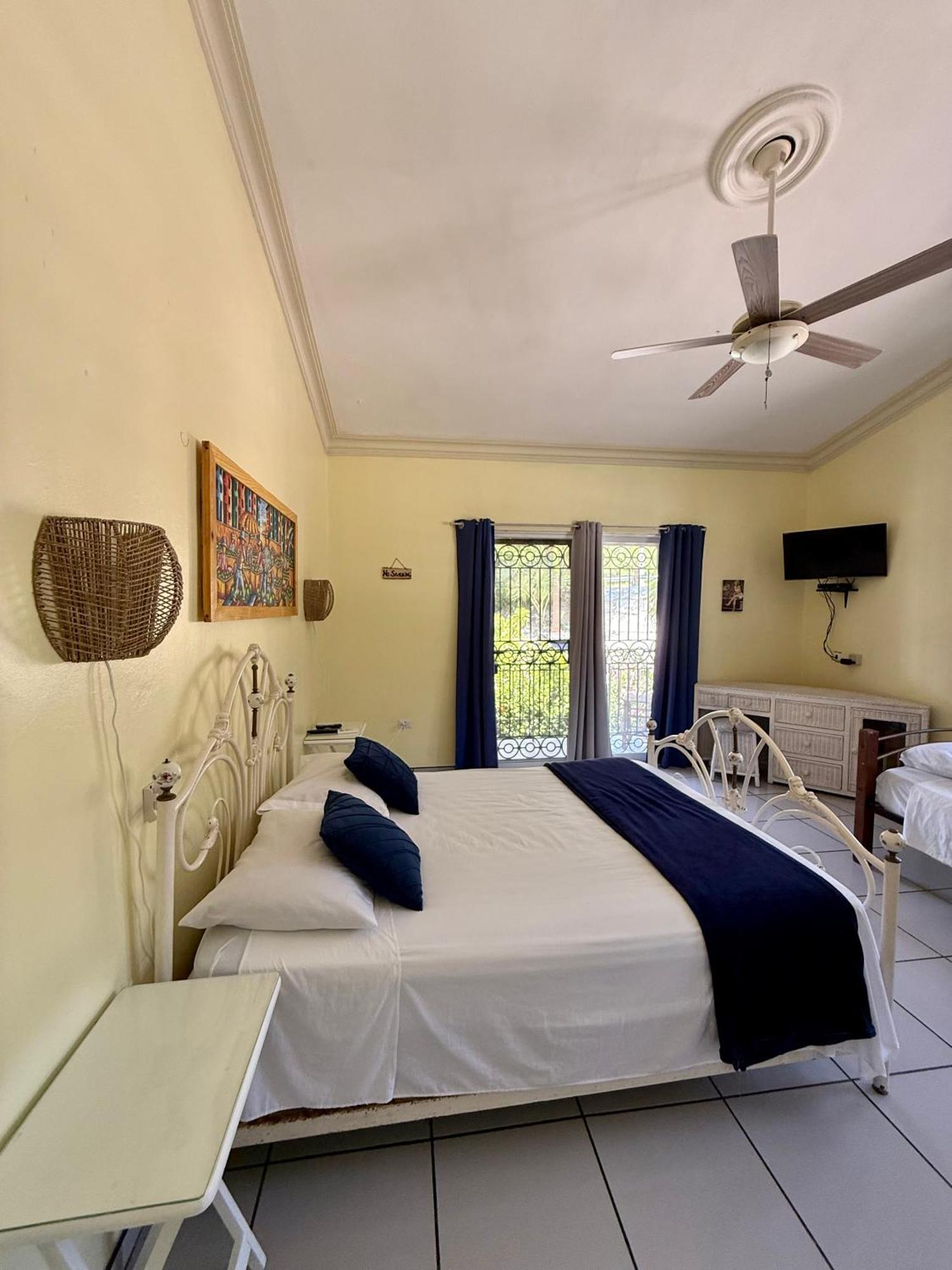 Hotel Al Mare Barahona Екстериор снимка