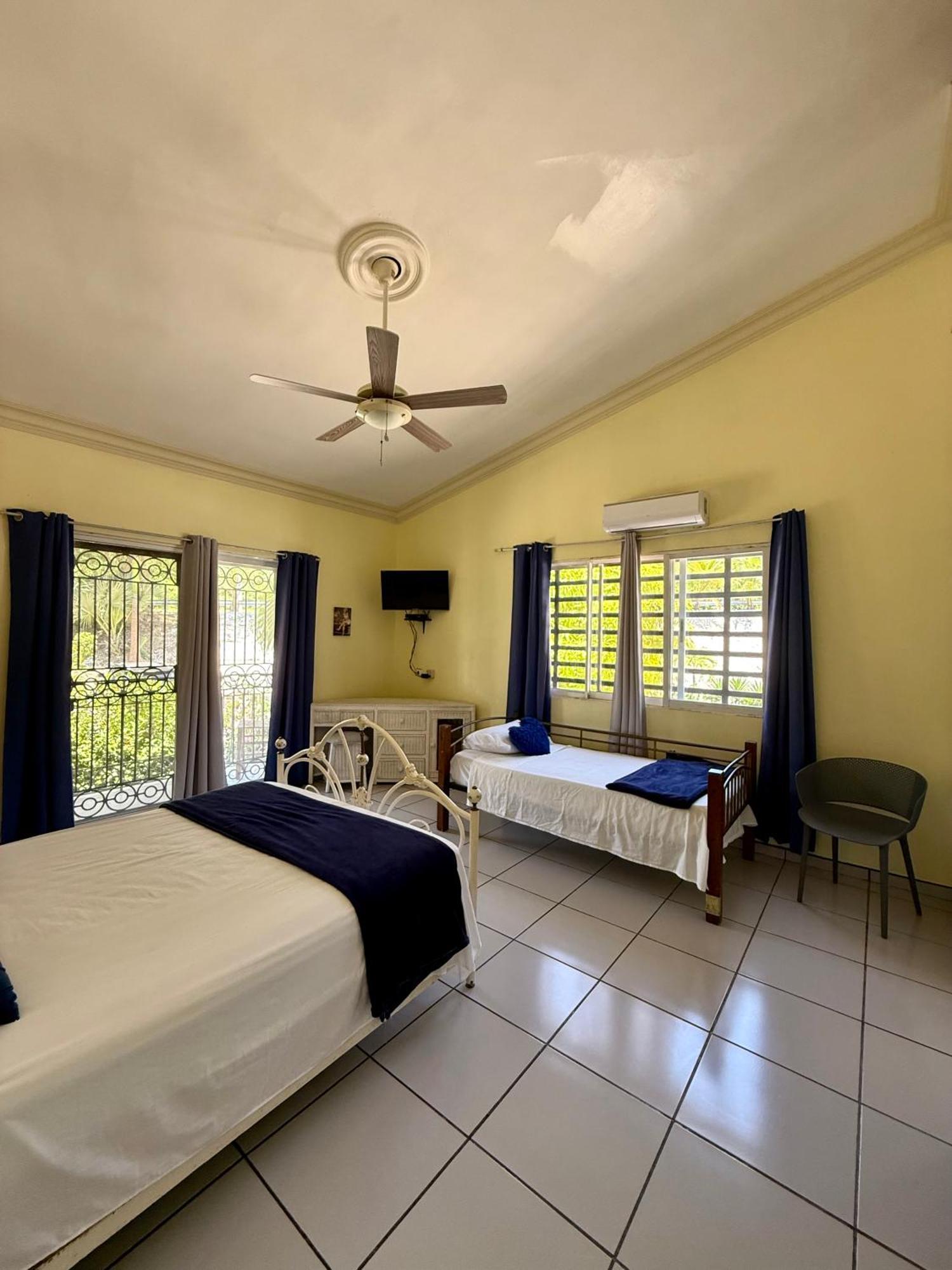 Hotel Al Mare Barahona Екстериор снимка