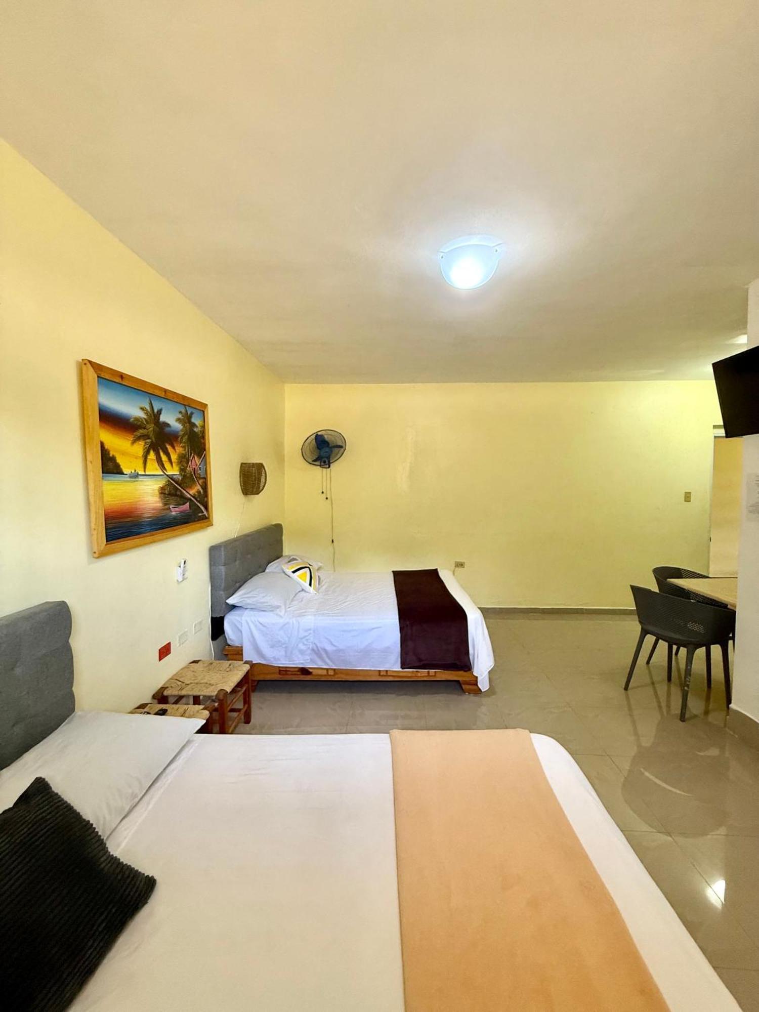 Hotel Al Mare Barahona Екстериор снимка